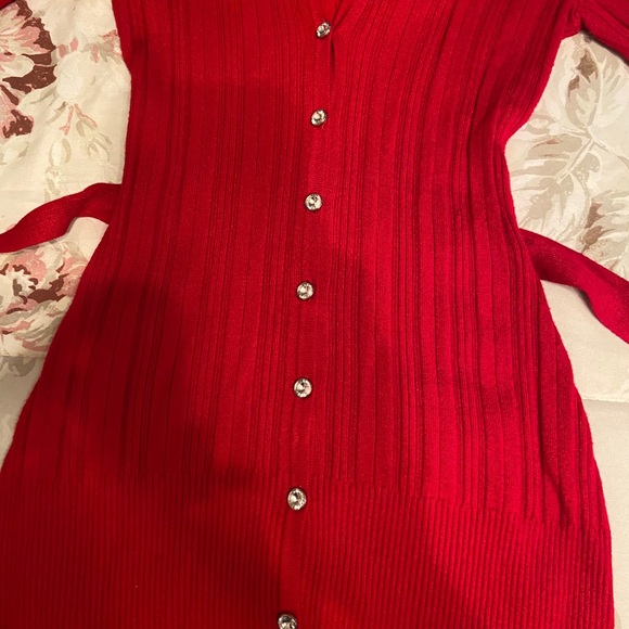 G BY GUESS RED SWEATER. - Picture 10 of 13